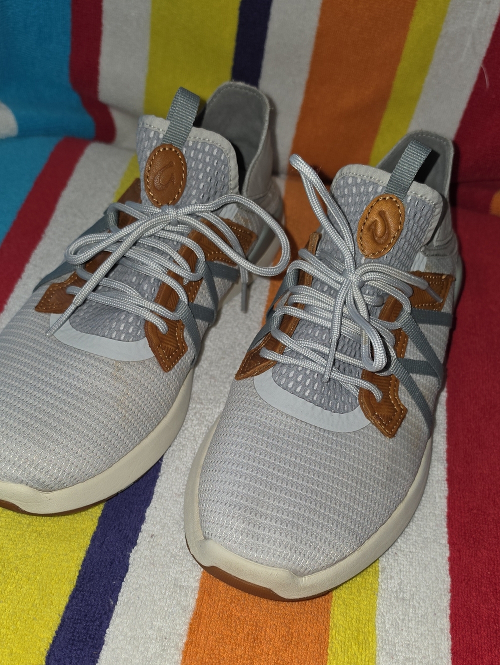 OluKai Men's Mio Lī Athletic Shoes Size 8 Color: Mist Grey/Poi